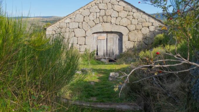 GR20 saturé, sentiers payants : mon plan d’évasion 2026 avec 4 itinéraires (vraiment) sauvages