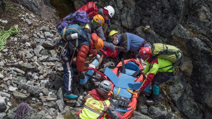 Empalé sur son bâton de rando : la règle de survie qui peut vraiment sauver une vie