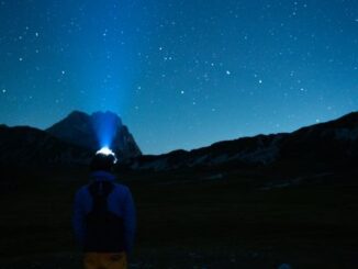 Randonner la nuit : mon guide concret pour une première sortie sous les étoiles sans stress